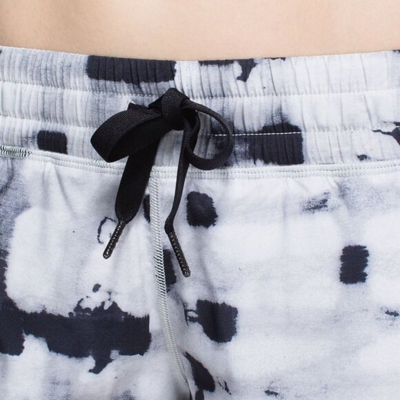 Lululemon Women's Hot To Street Shorts - White/Black - Picture 2 of 8